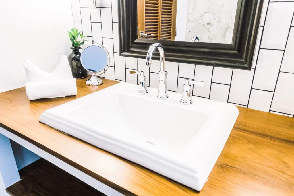 การเลือกและการติดตั้งอ่างล้างหน้าเพื่อความสะดวกสบายและสไตล์ที่ลงตัว 4 white sink Web H
